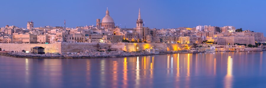 panorama-valletta-with-our-lady-mount-carmel-church-st-paul-s-anglican-pro-cathedral-sunset-as-seen-from-sliema-valletta-malta_218319-4957